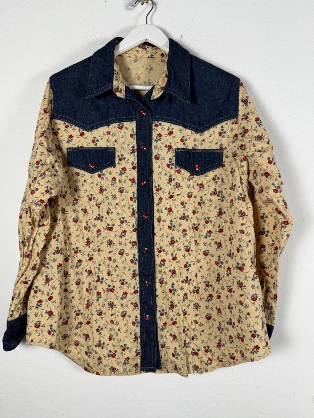 Vintage Womens Western Denim Floral Print Pearl Snap Shirt Concho Fringe Detail